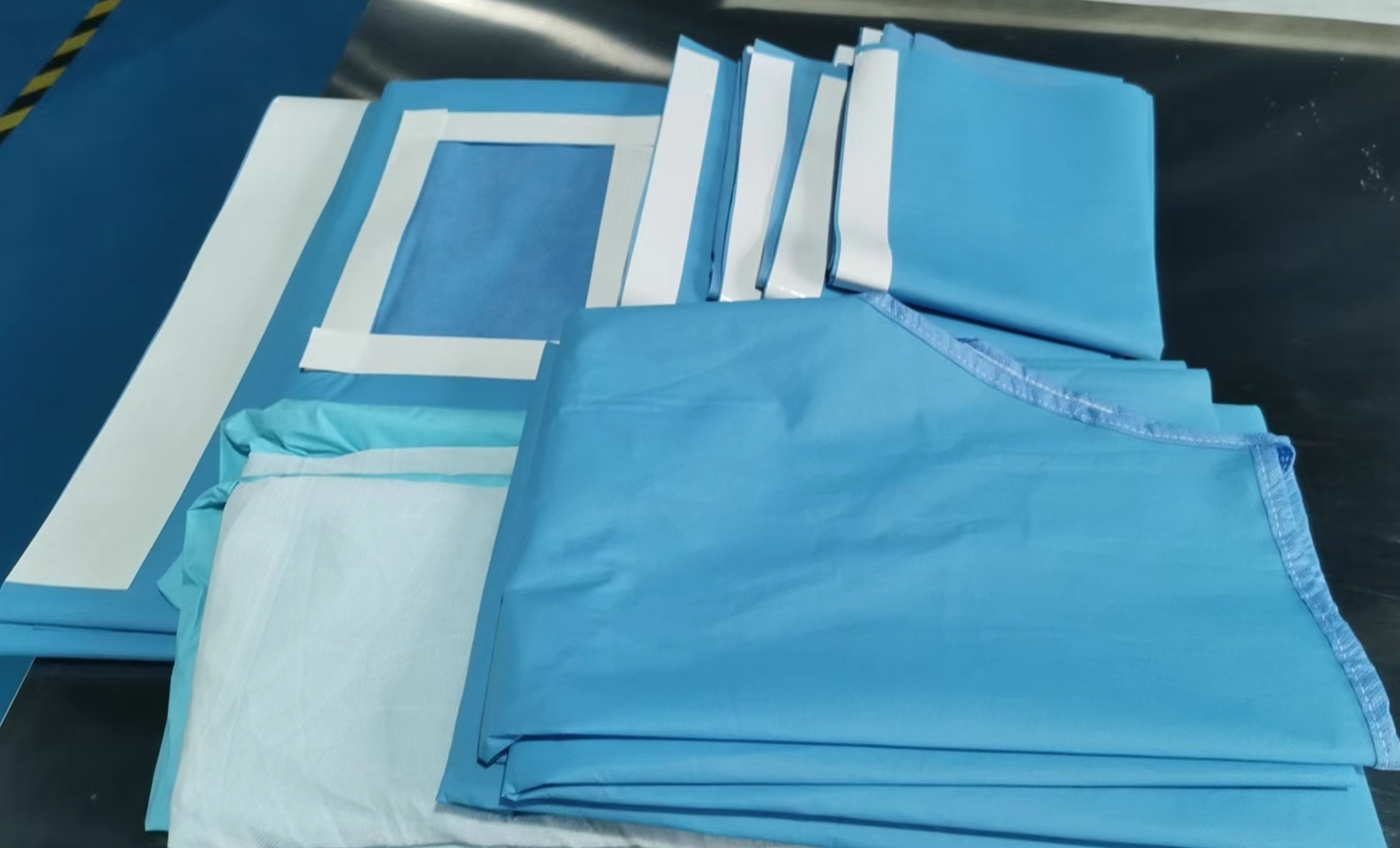 DISPOSABLE CLOTHING SET FOR DILATION AND CURETTAGE